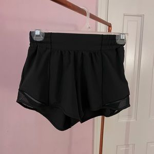 lululemon hotty hot short 2.5 inch